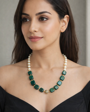 Eligant Green Stone And Pearl Necklace