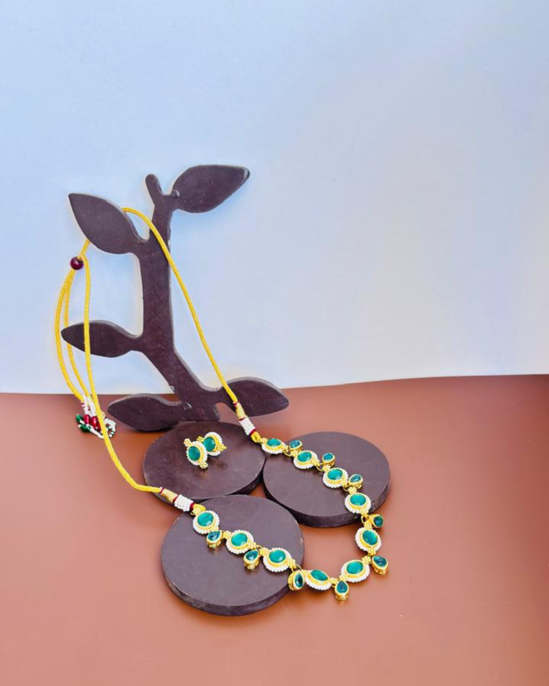 Emerald glow traditional necklace set